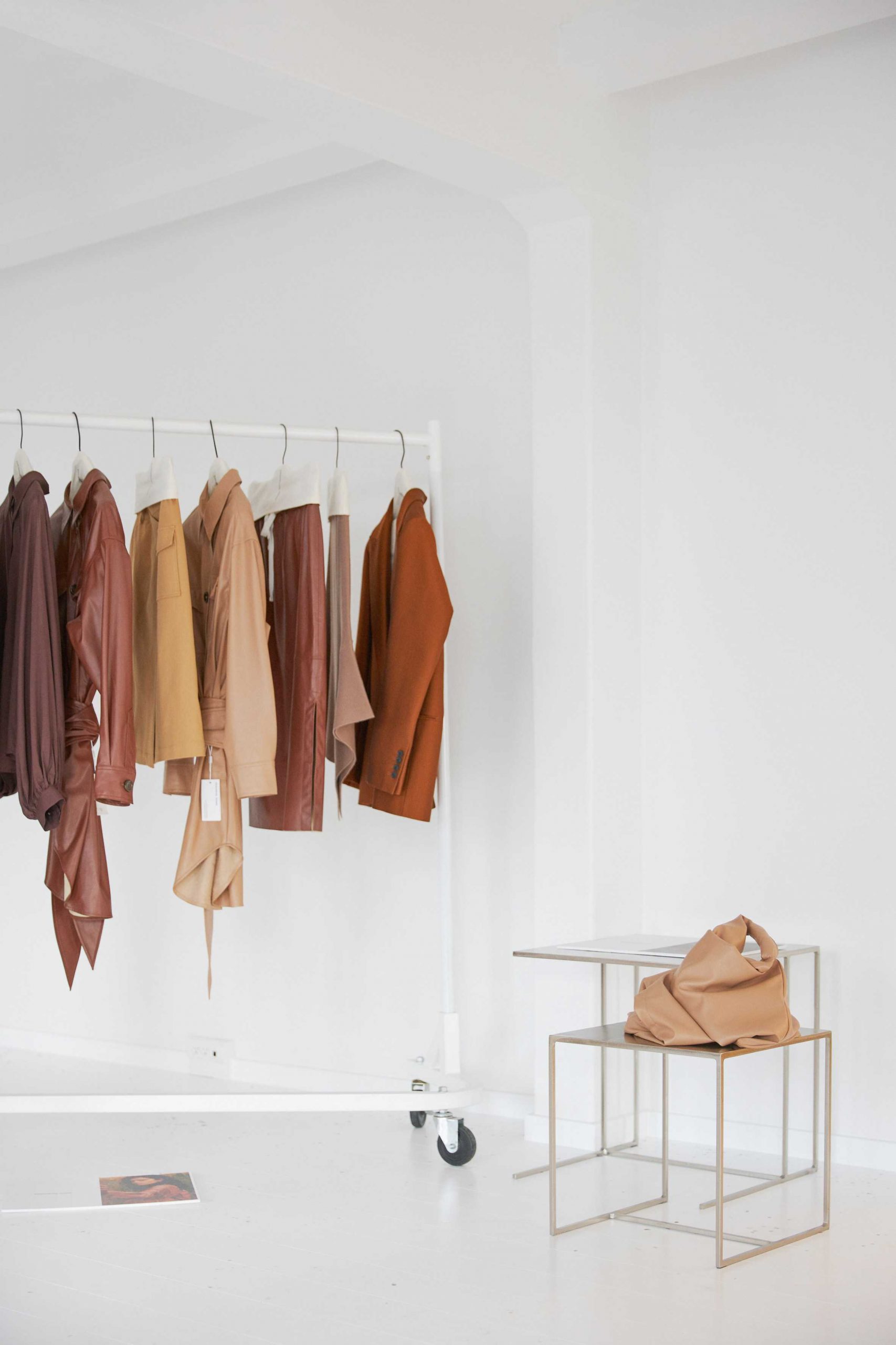 粉红色的厨房出现在哥本哈根的Designers Remix陈列室中