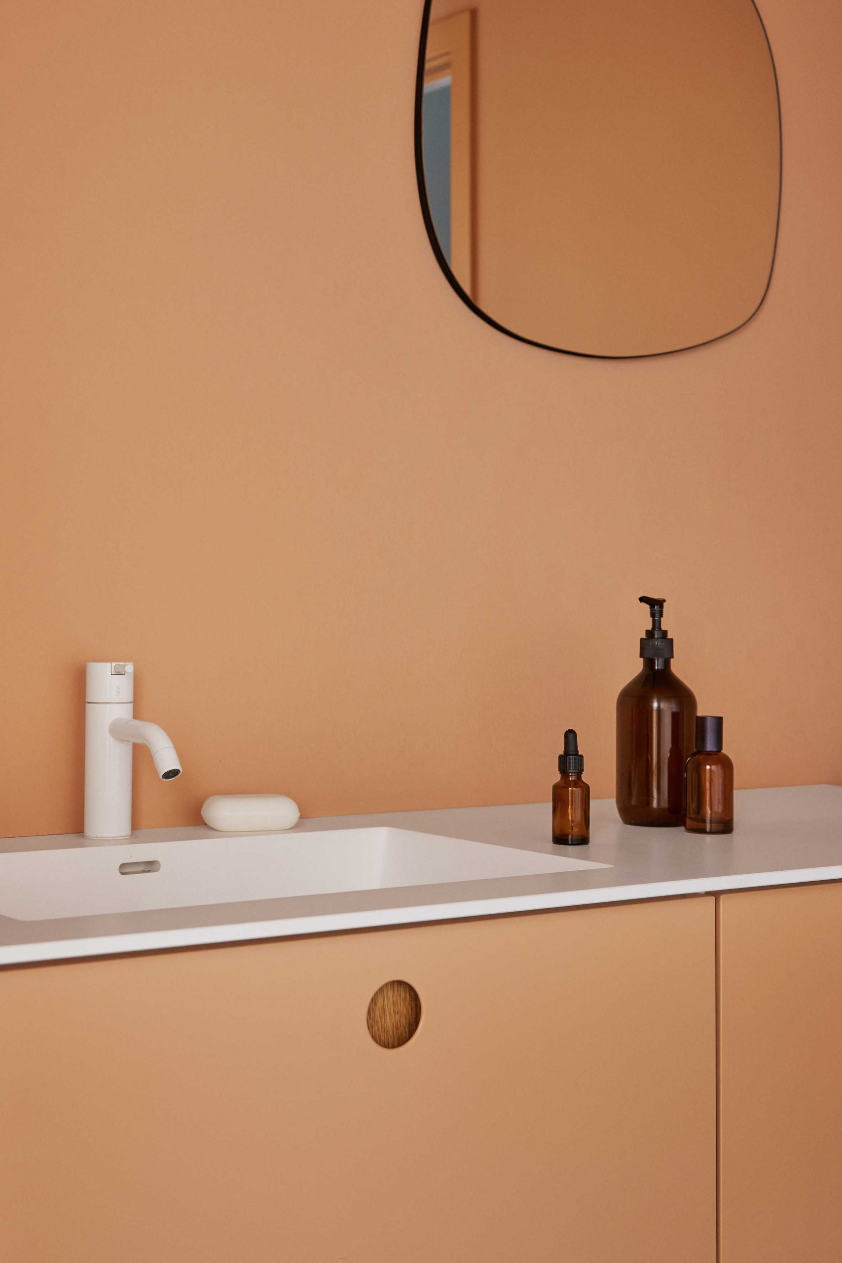 粉红色的厨房出现在哥本哈根的Designers Remix陈列室中