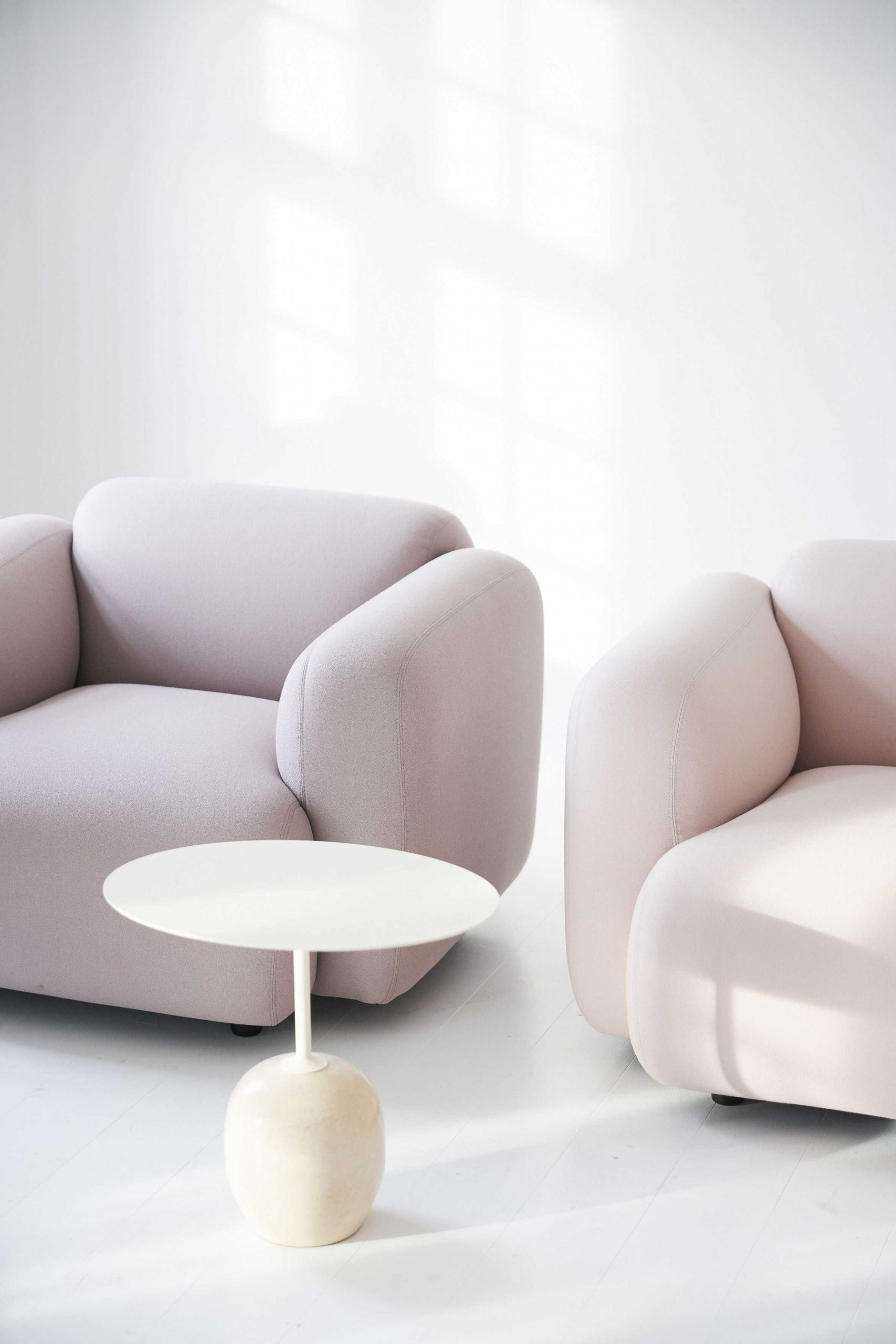 粉红色的厨房出现在哥本哈根的Designers Remix陈列室中