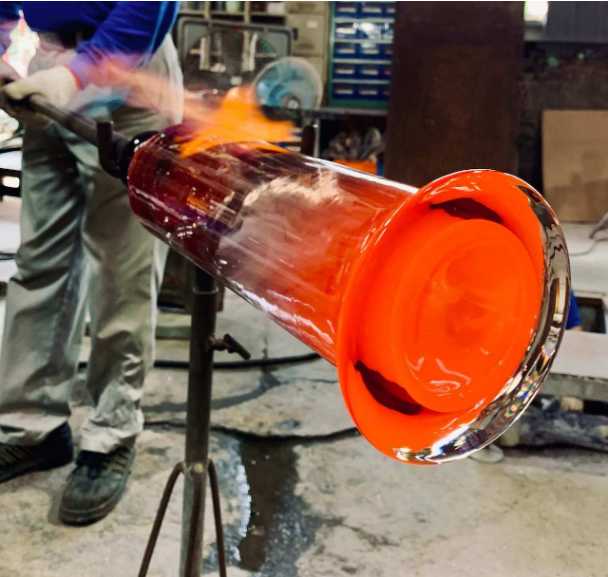 灵感来自竹子形状的玻璃花瓶