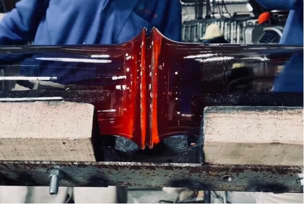 灵感来自竹子形状的玻璃花瓶