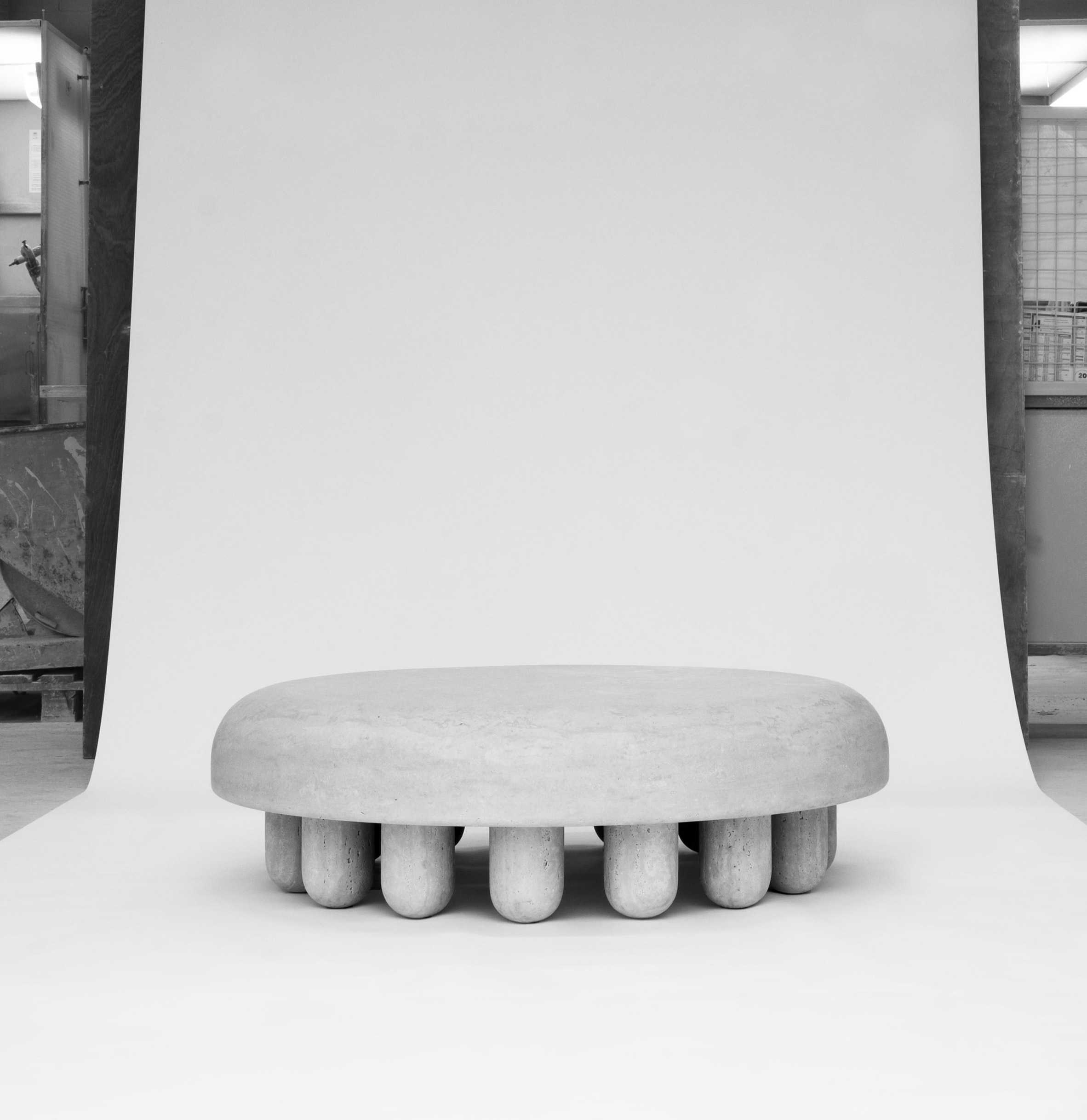 为二十七工作室设计的矮胖咖啡桌