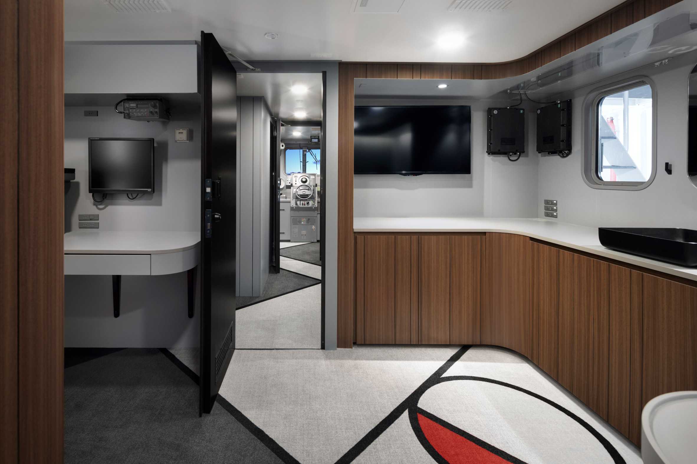 由Nendo设计的渔船看起来像一家酒店