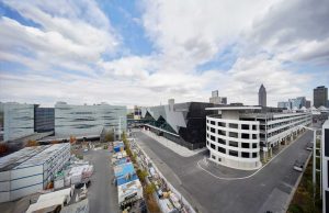 12号馆和停车场