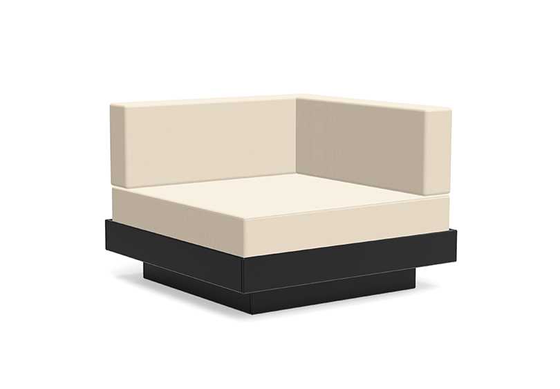 两个采用再生塑料的新户外系列家具