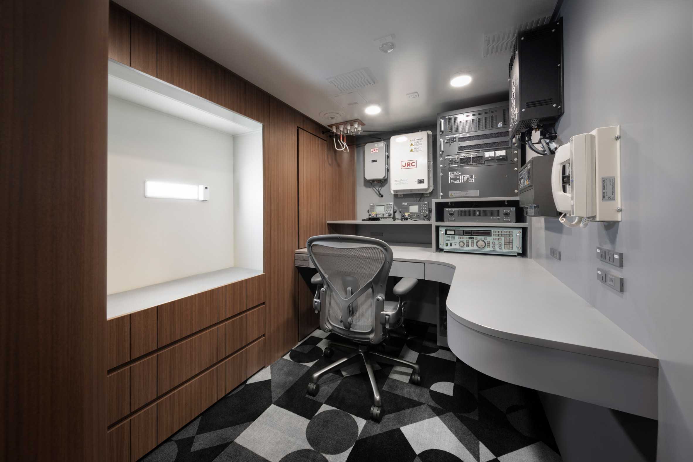 由Nendo设计的渔船看起来像一家酒店