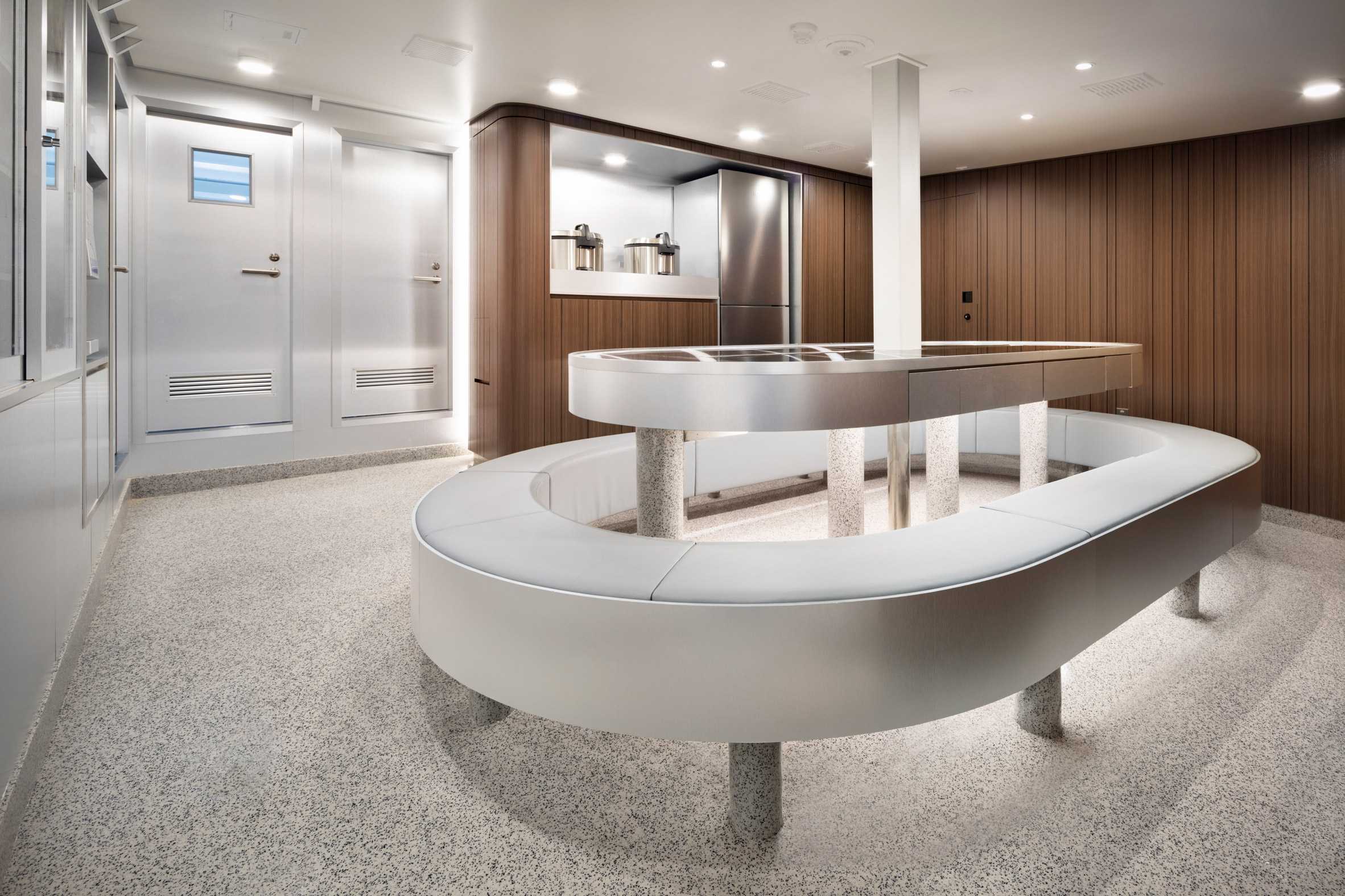 由Nendo设计的渔船看起来像一家酒店