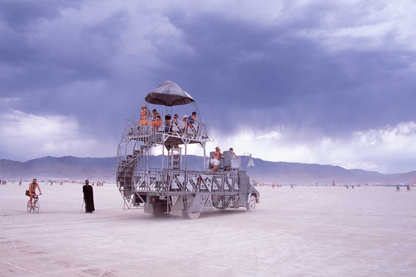 德国设计师Lukas Bazle通过功能性和趣味性来创造独特的产品