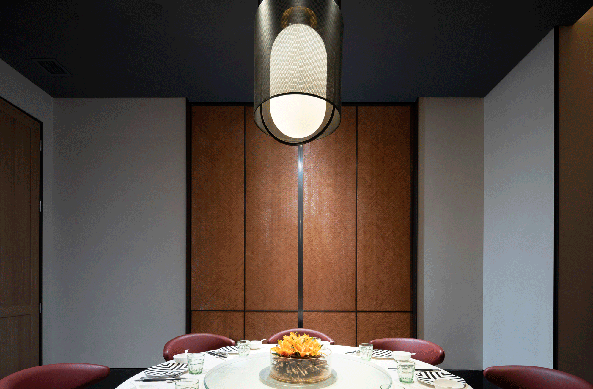 北京IN•X屋里门外设计公司设计的大鸭梨烤鸭店