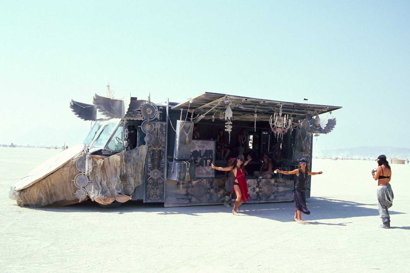 德国设计师Lukas Bazle通过功能性和趣味性来创造独特的产品