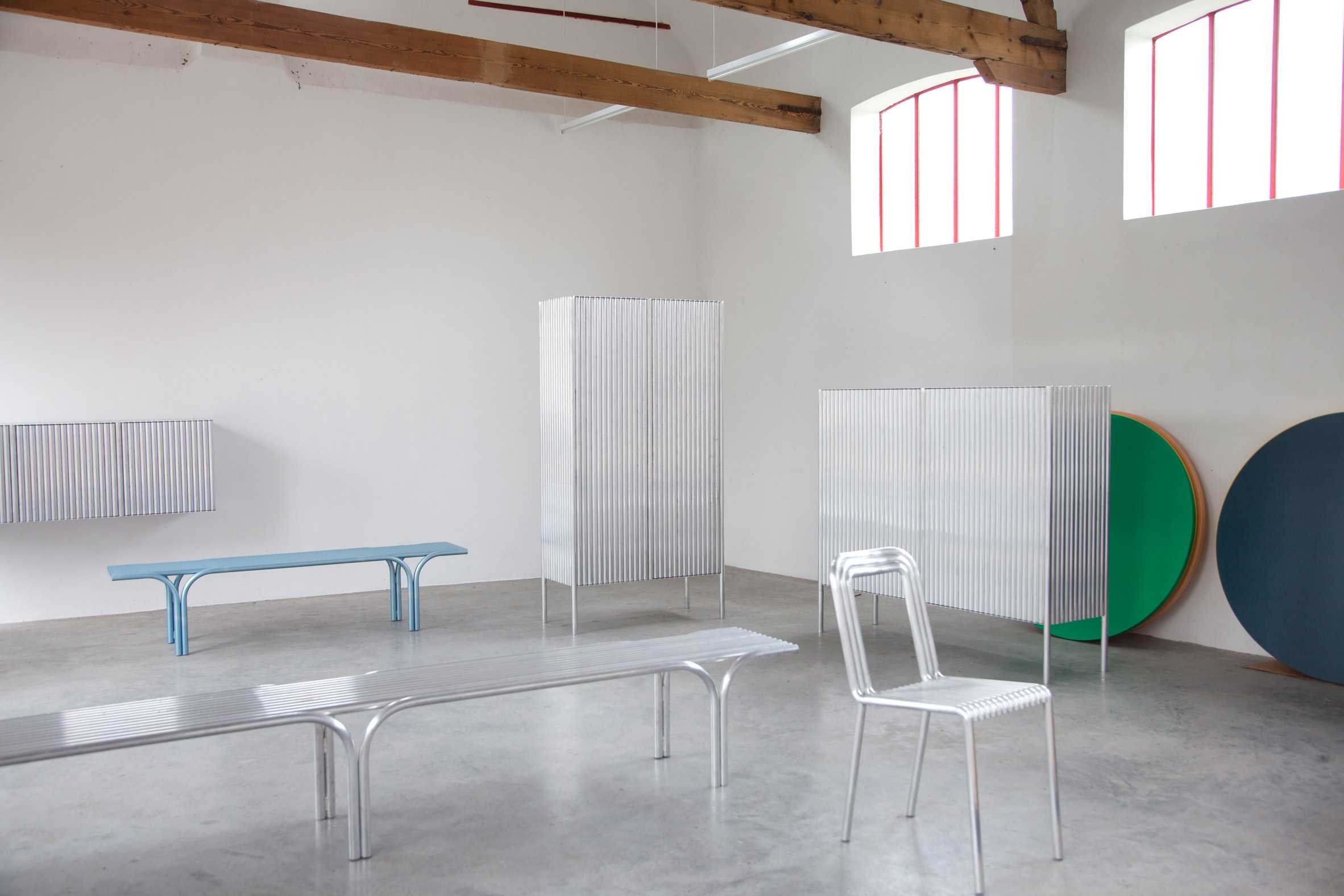 用成排的铝管构造Alltubes家具系列