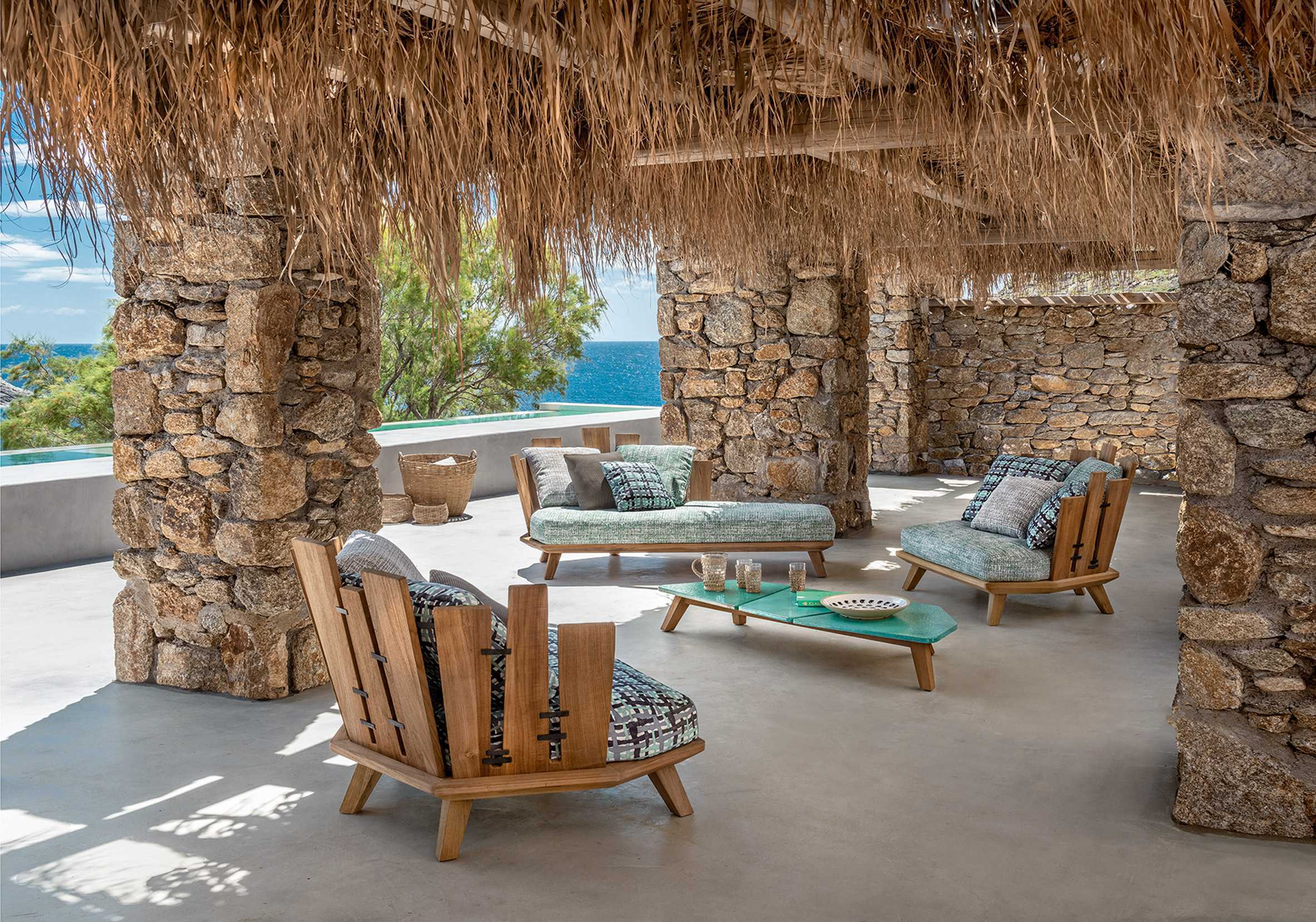 户外系列灵感来自有机形状和异国风情