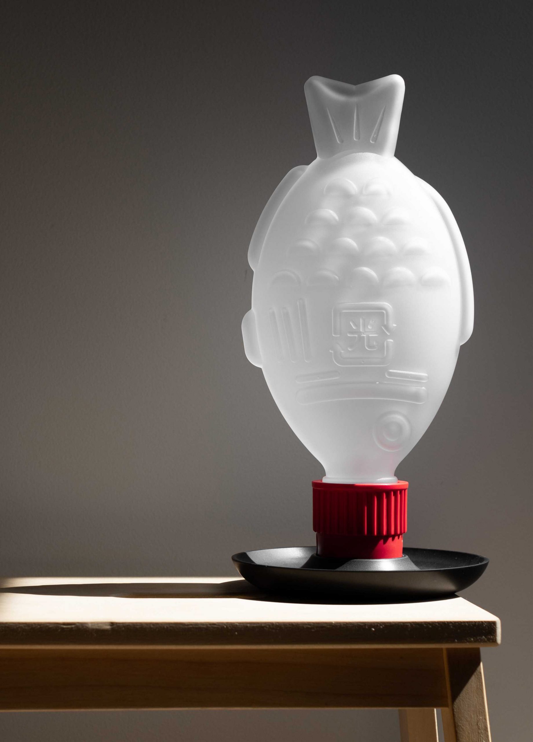 以寿司酱油瓶的形状制作有趣的灯