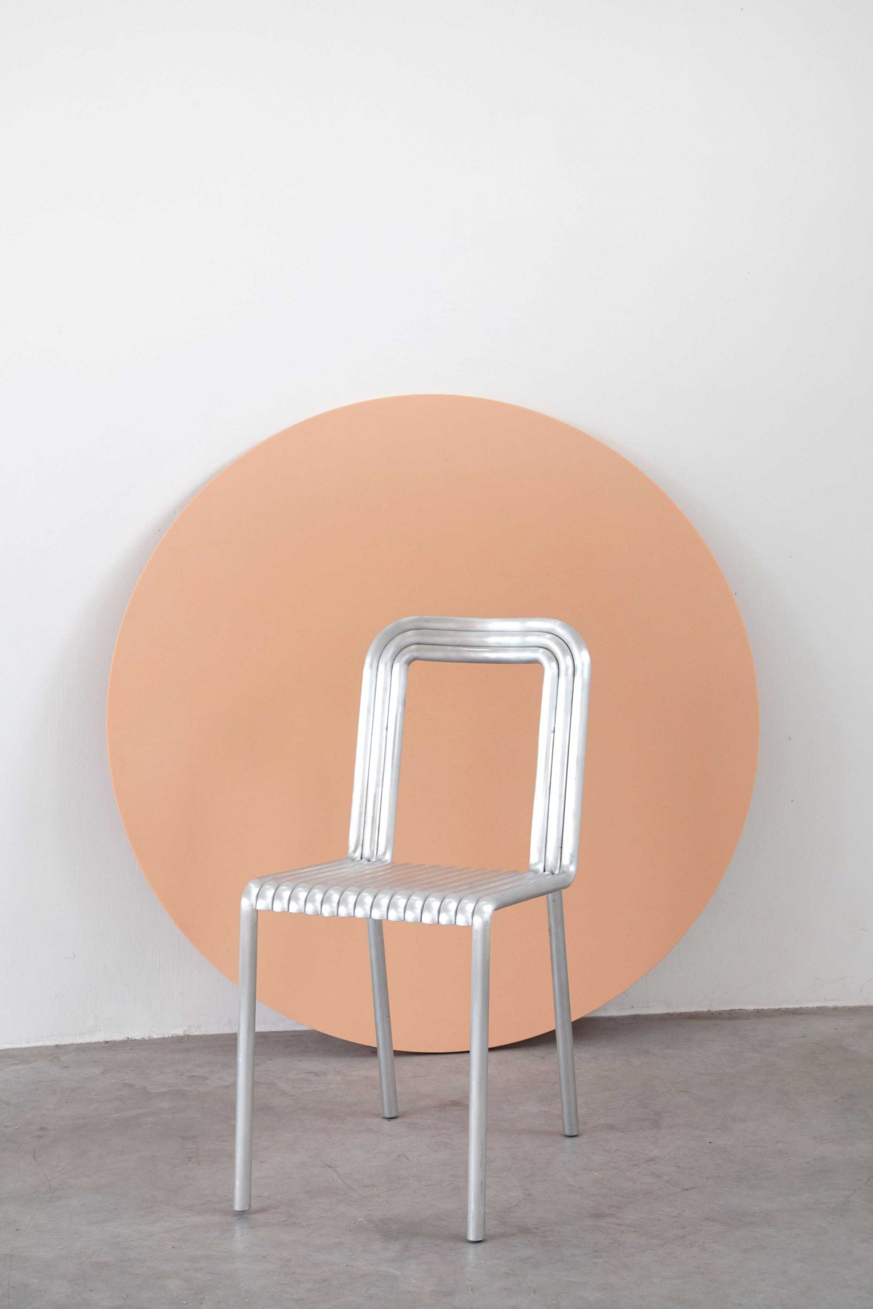 用成排的铝管构造Alltubes家具系列