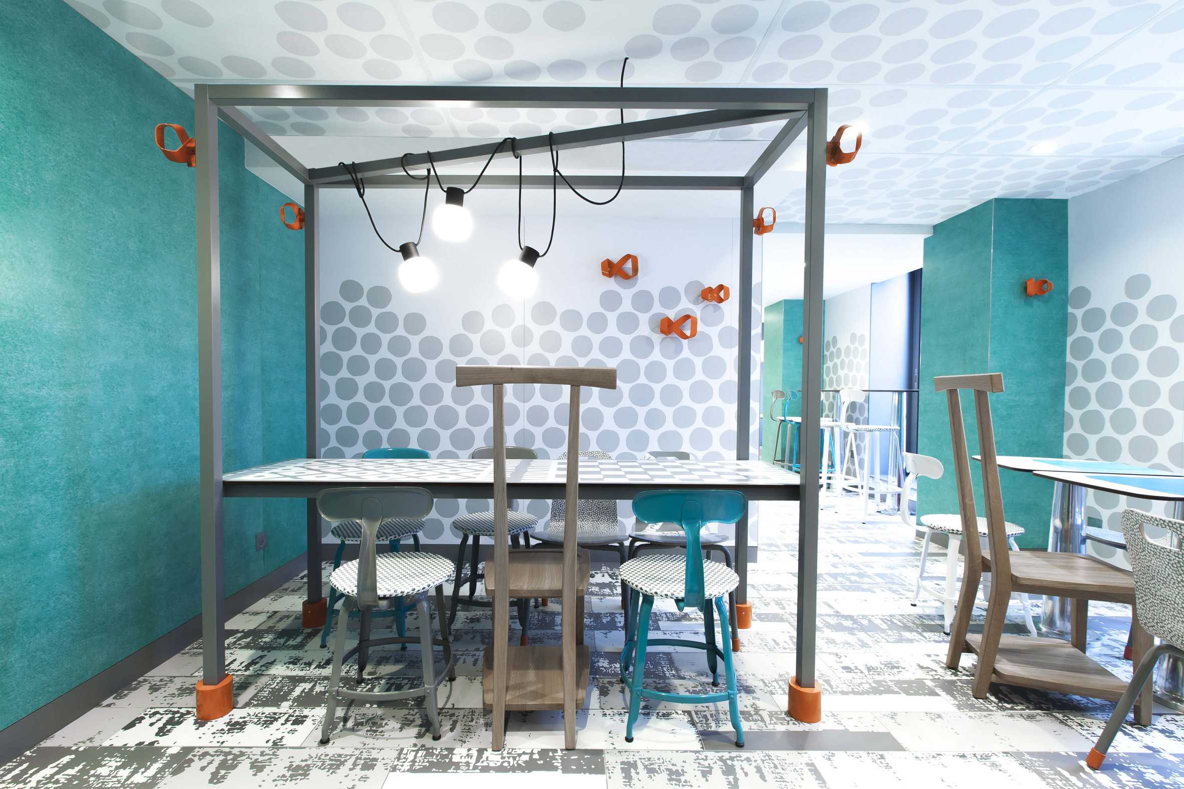 户外系列灵感来自有机形状和异国风情