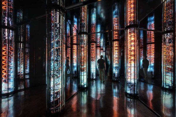 在曼哈顿上空漂浮的 The Edge