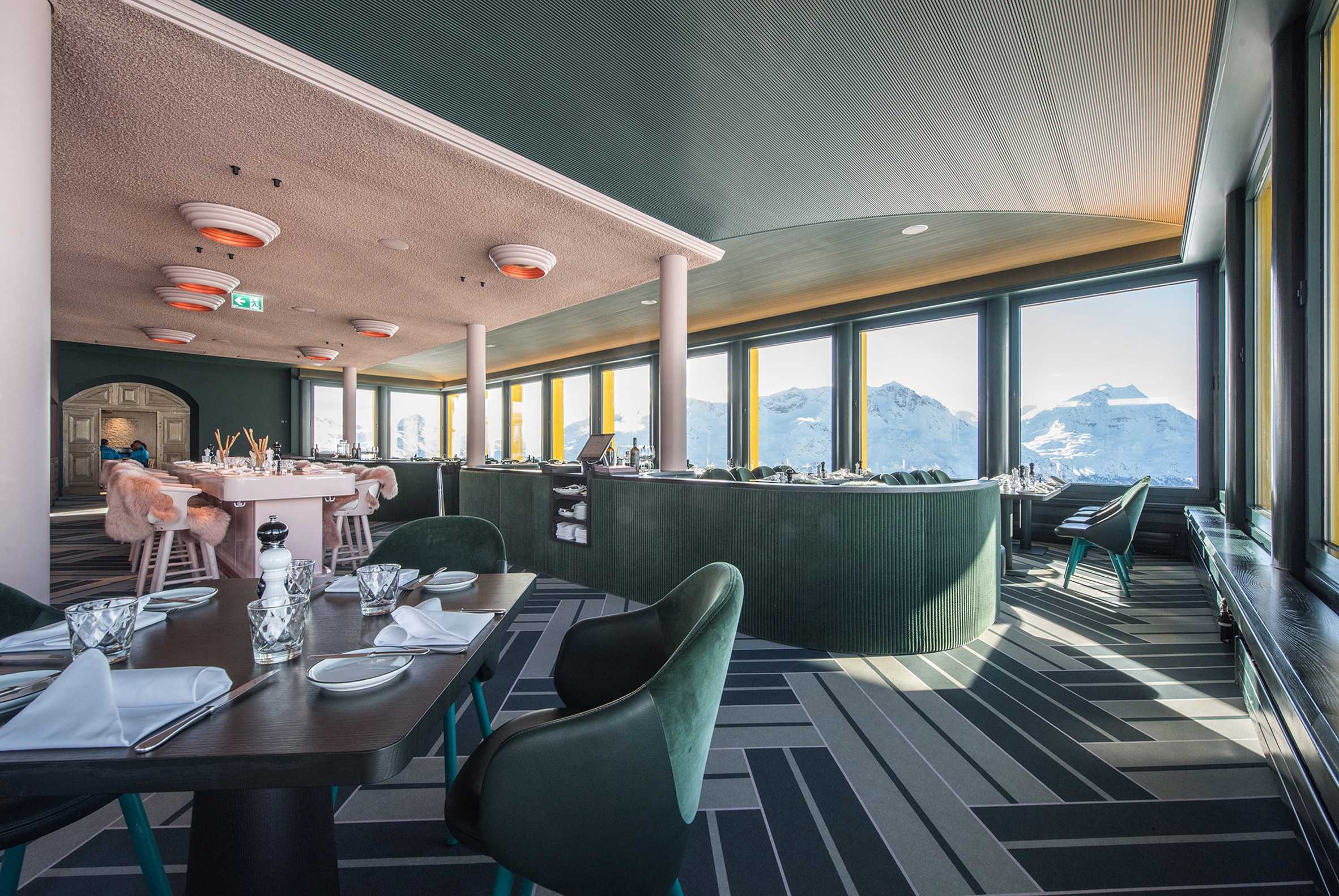 英国制造商Forbo设计用于滑雪胜地内部的防水Flotex地板