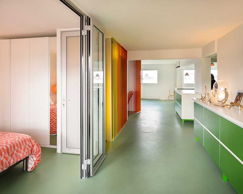 将巴黎的公寓翻新改造成充满彩虹的空间