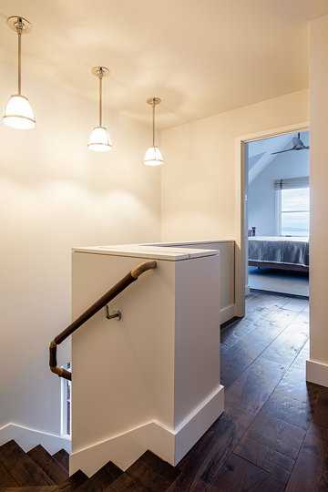 Heliotrope建筑师翻新了Orcas岛上的海滨度假胜地