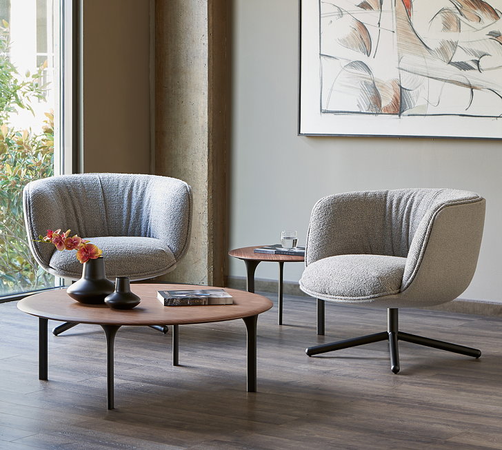 形状类似于甜甜圈的毛绒桶形休闲椅