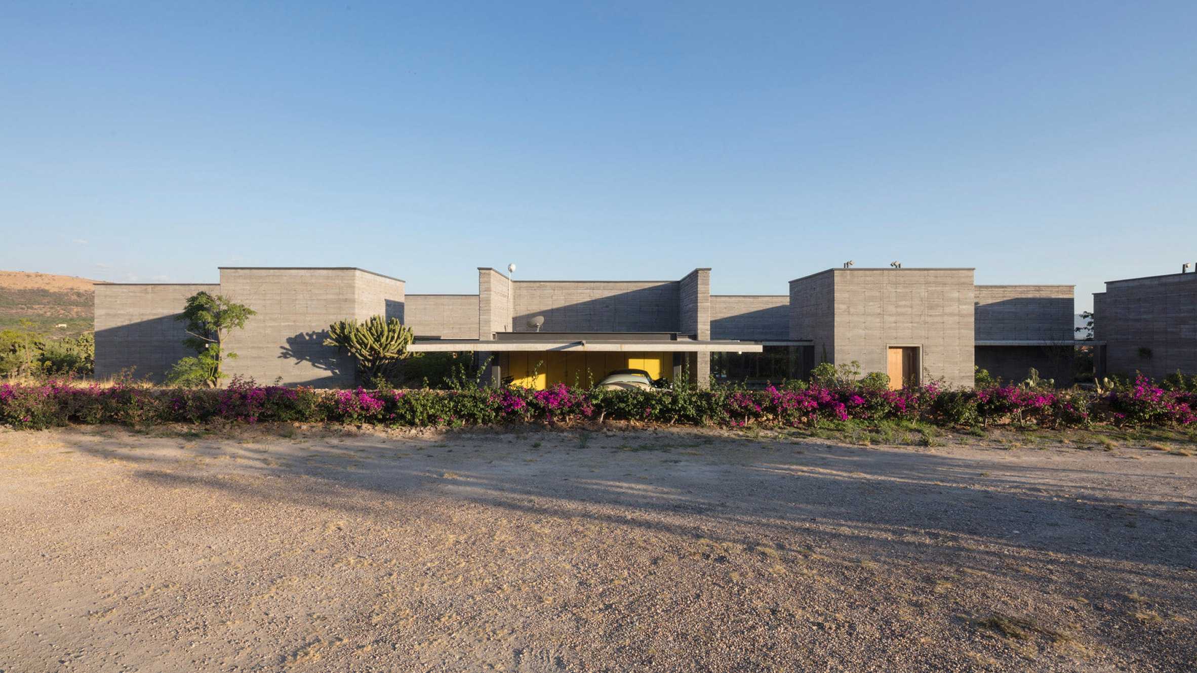 由12个体积块构成的Casa Candelaria房屋