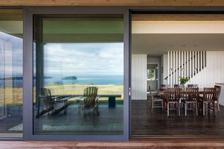 Heliotrope建筑师翻新了Orcas岛上的海滨度假胜地