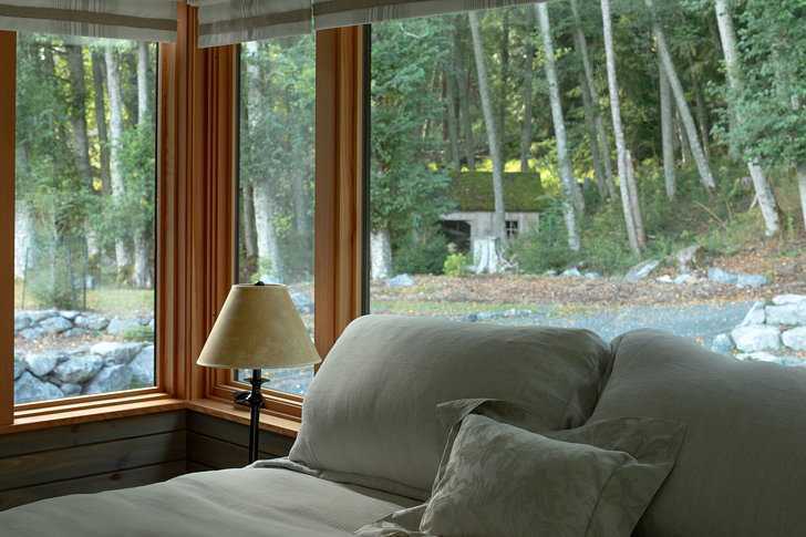 Heliotrope建筑师翻新了Orcas岛上的海滨度假胜地