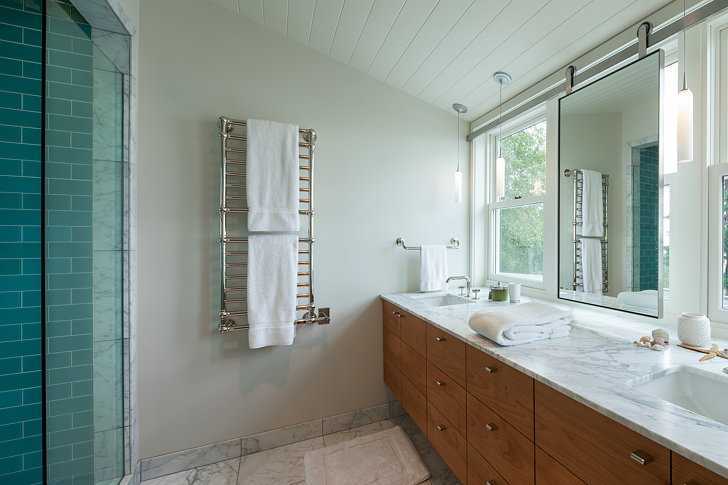 Heliotrope建筑师翻新了Orcas岛上的海滨度假胜地