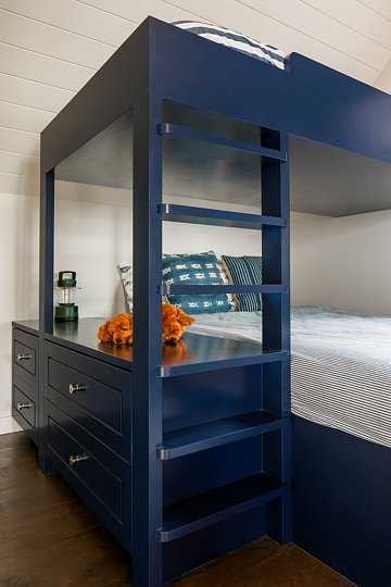 Heliotrope建筑师翻新了Orcas岛上的海滨度假胜地