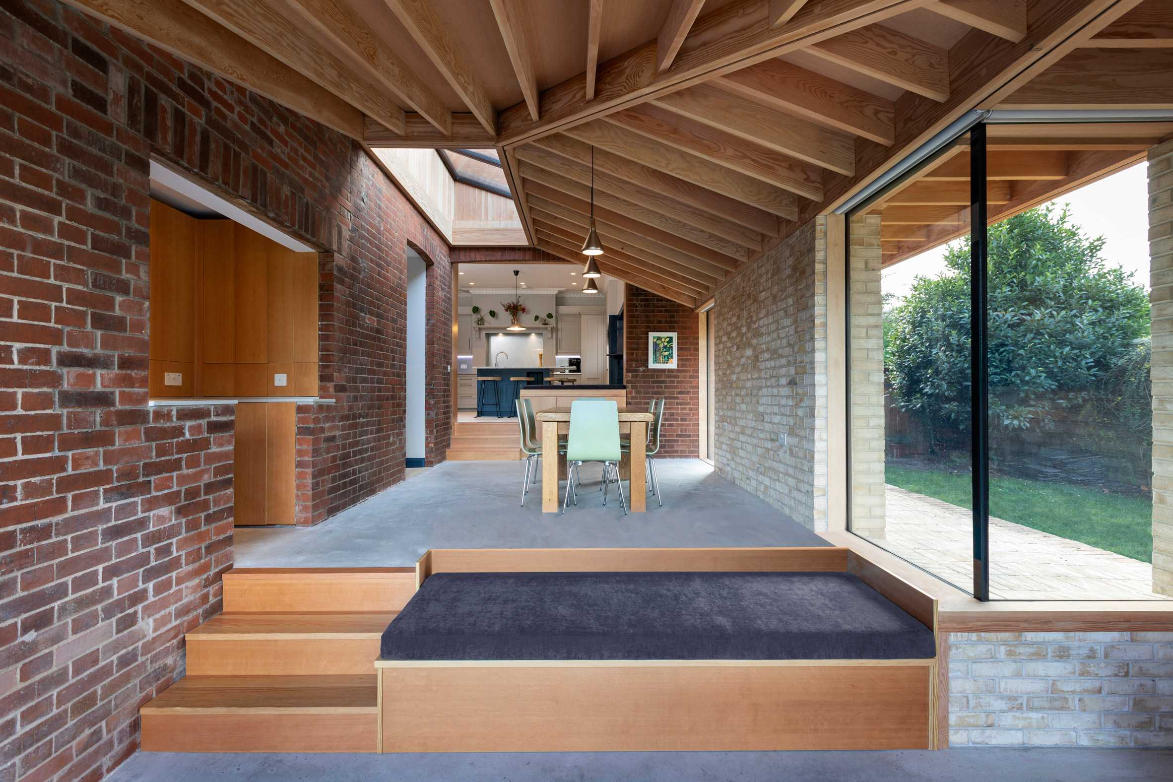 融合了技术和工艺的Flitch房屋