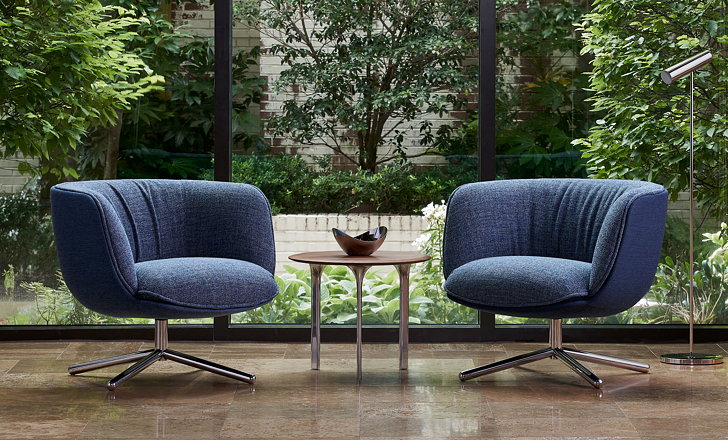 形状类似于甜甜圈的毛绒桶形休闲椅