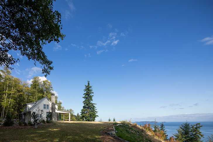 Heliotrope建筑师翻新了Orcas岛上的海滨度假胜地
