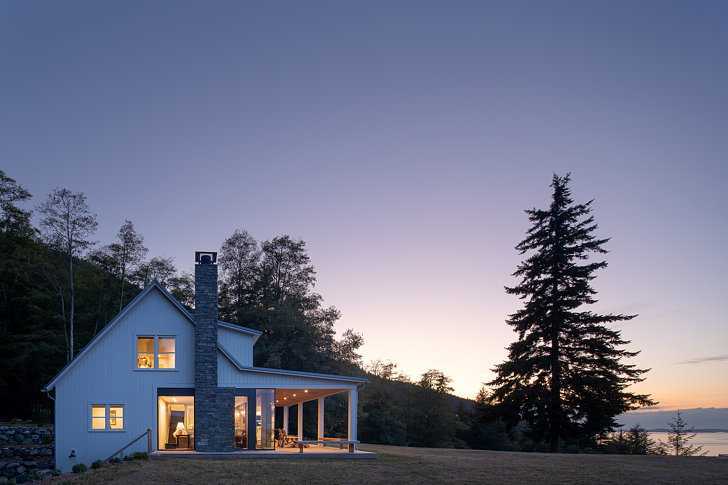 Heliotrope建筑师翻新了Orcas岛上的海滨度假胜地