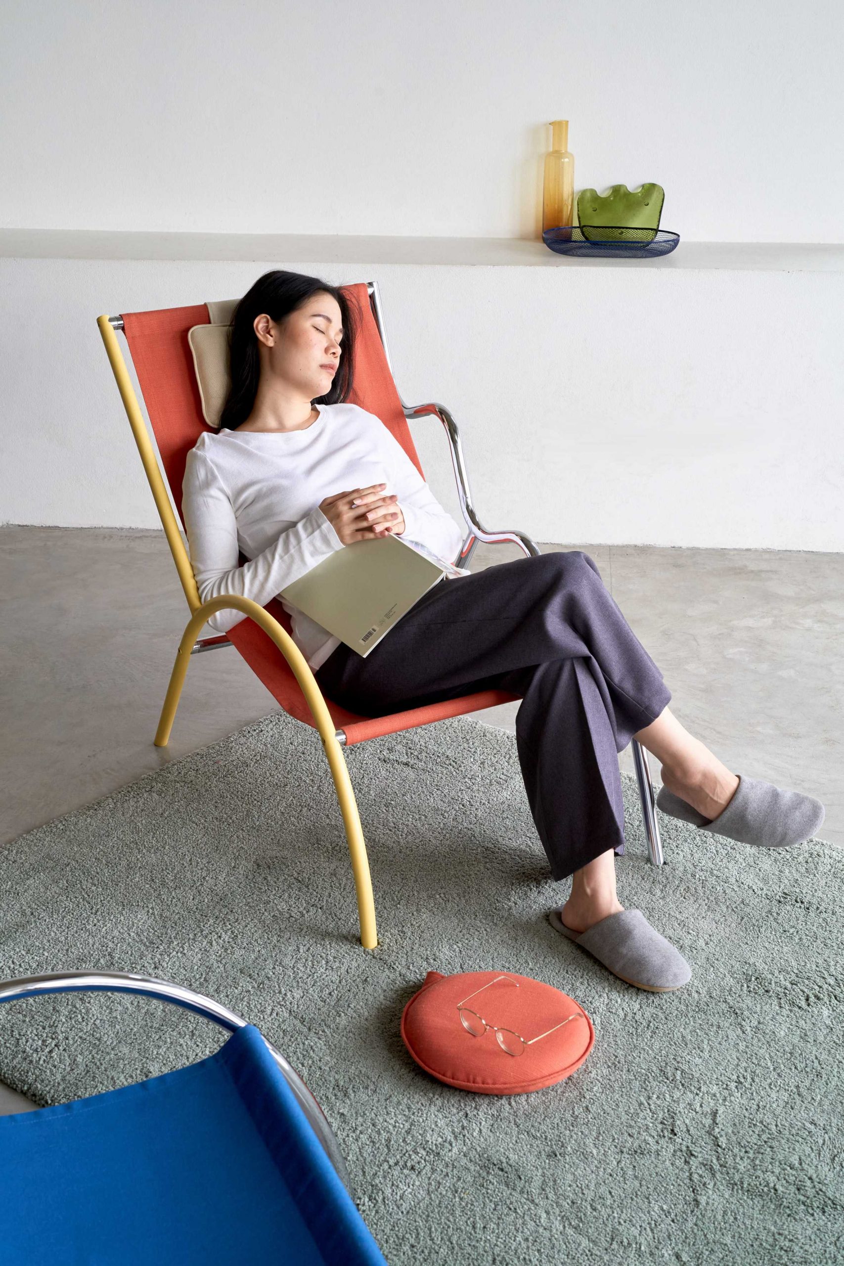 根据Ettore Sottsass的孟菲斯运动设计模块化的Ebba椅子