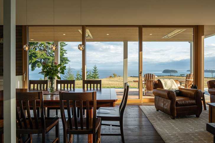 Heliotrope建筑师翻新了Orcas岛上的海滨度假胜地