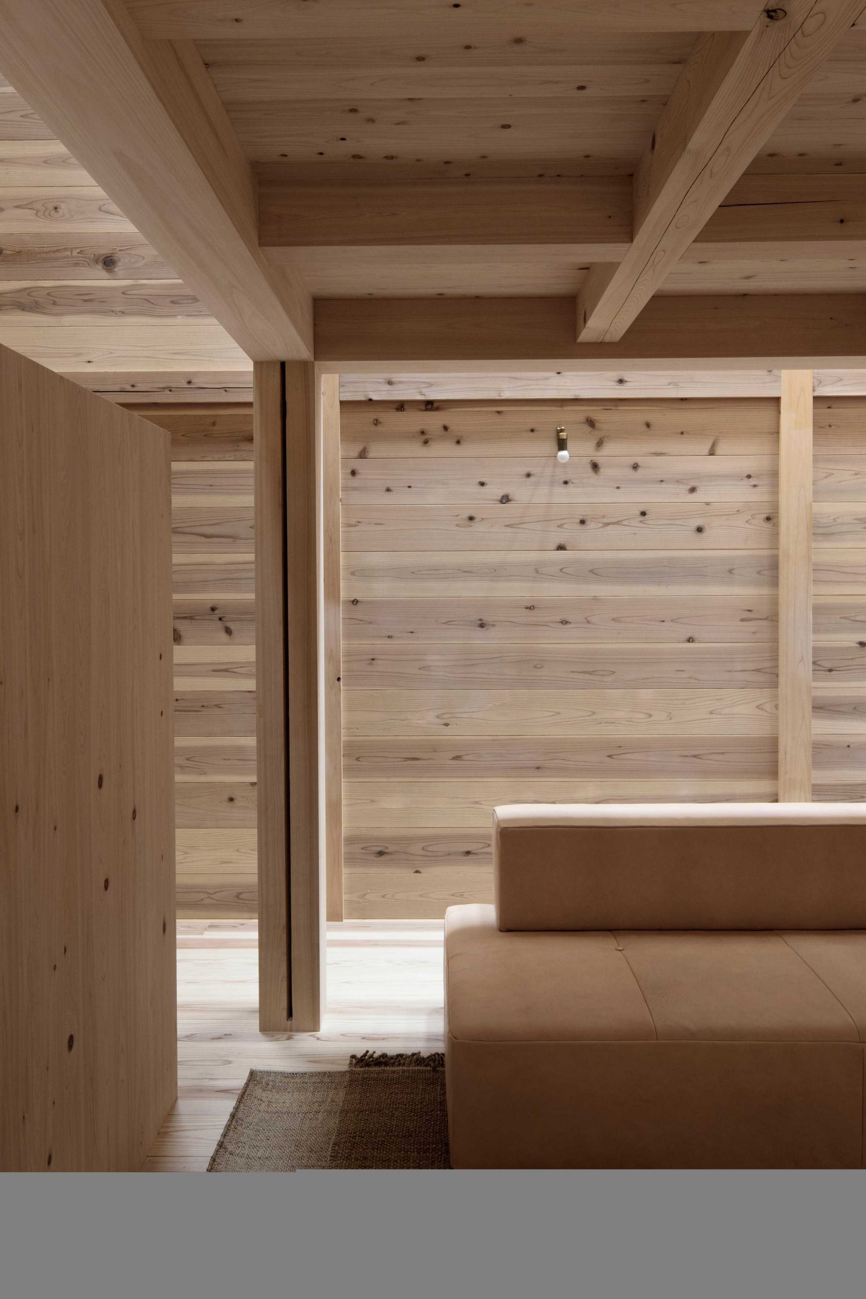 以雪松和柏木为主要建材的疗愈之屋