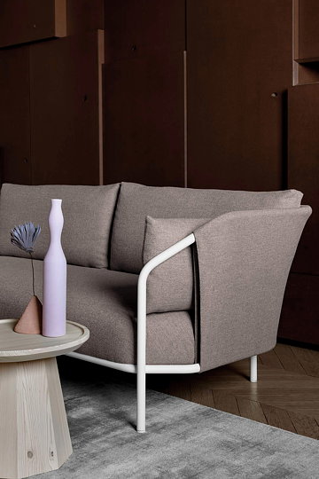 由Skrivo为Bontempi Divani设计的Drape系列沙发