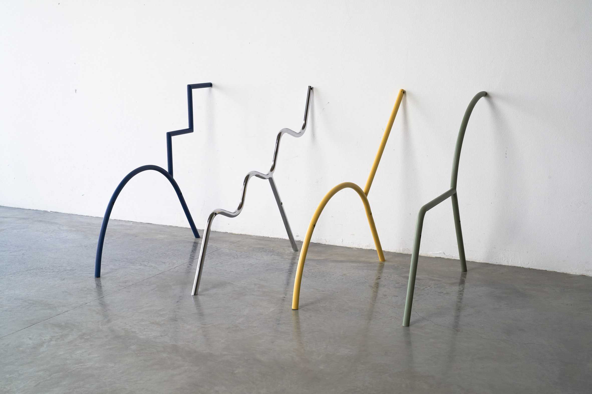 根据Ettore Sottsass的孟菲斯运动设计模块化的Ebba椅子