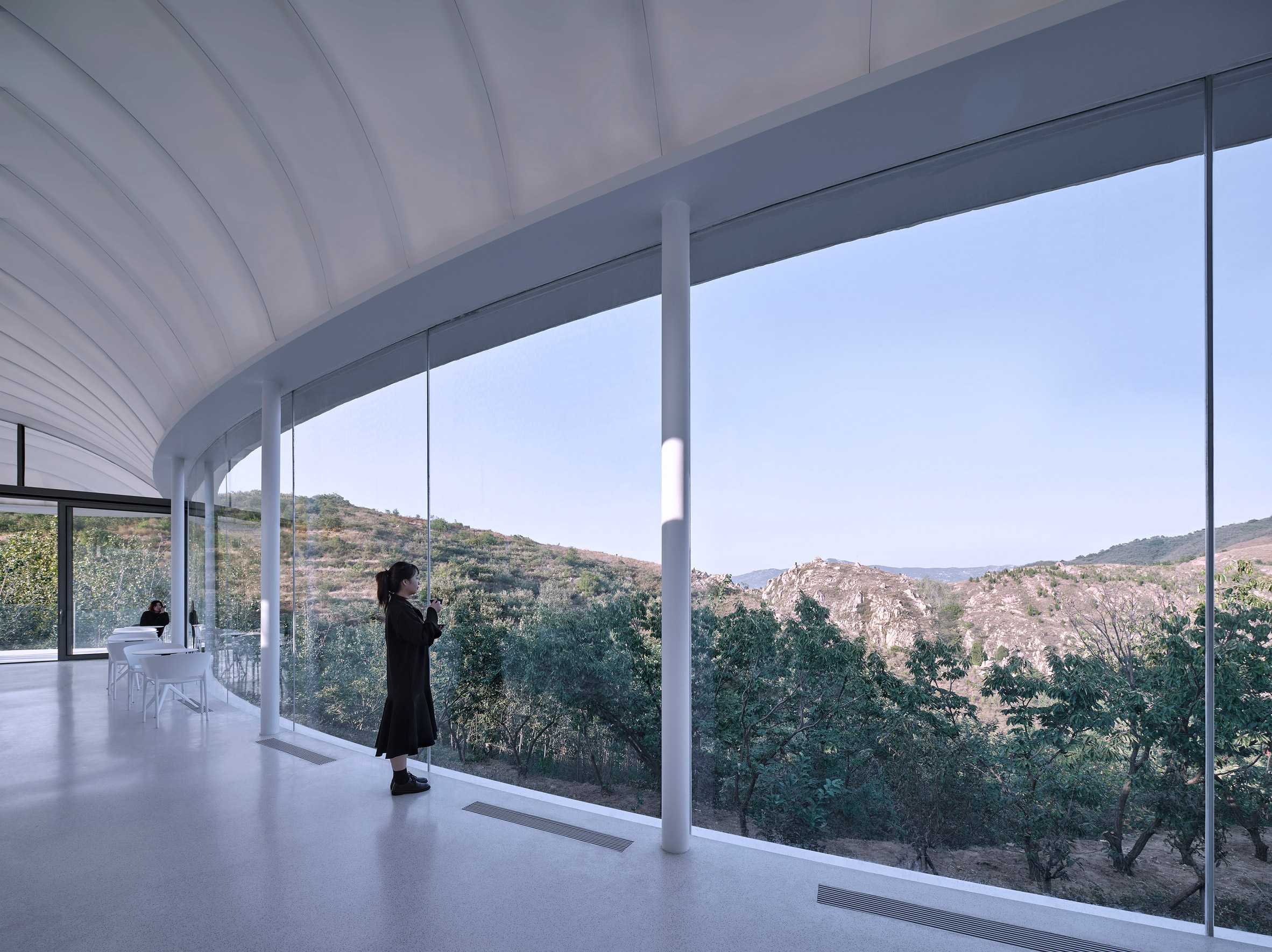 盘旋九女峰山上的“浮云”可欣赏泰山的全景