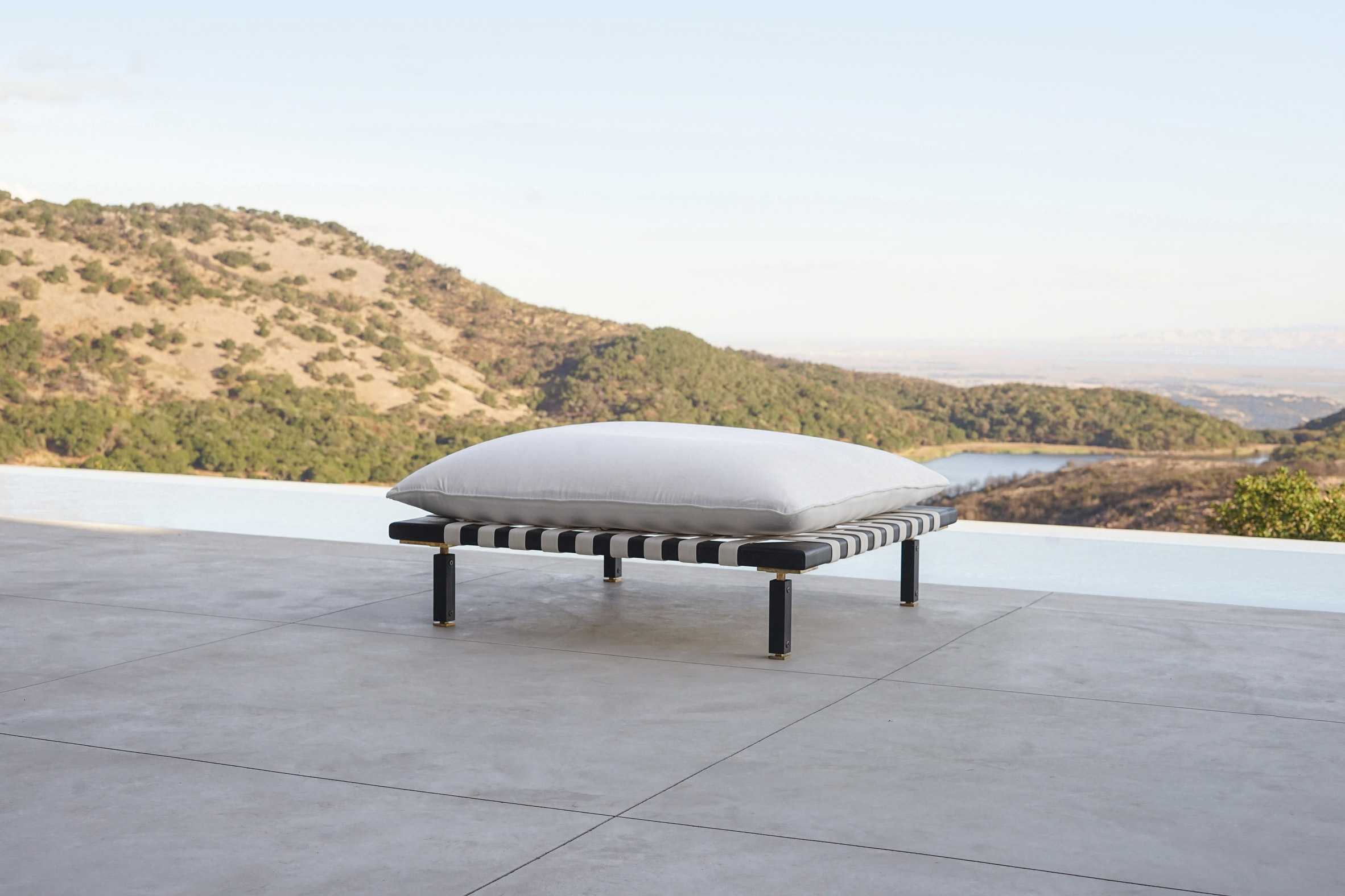 ATRA使用大麻纤维和可回收材料制作Nerthus-Sofa家具