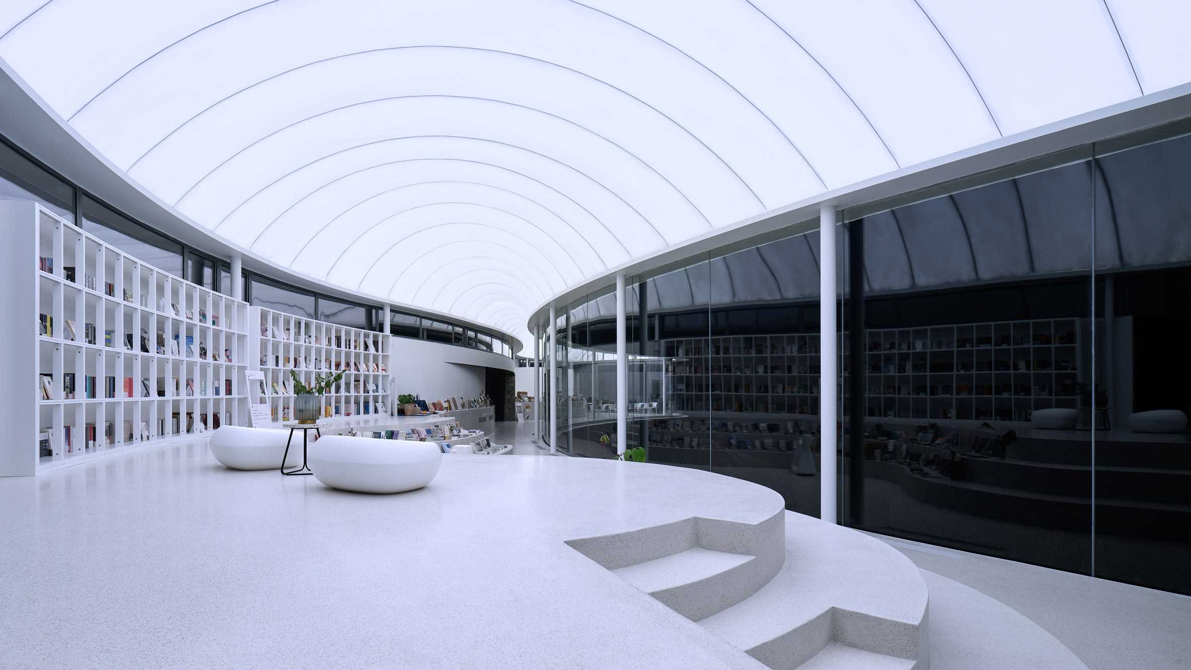 盘旋九女峰山上的“浮云”可欣赏泰山的全景