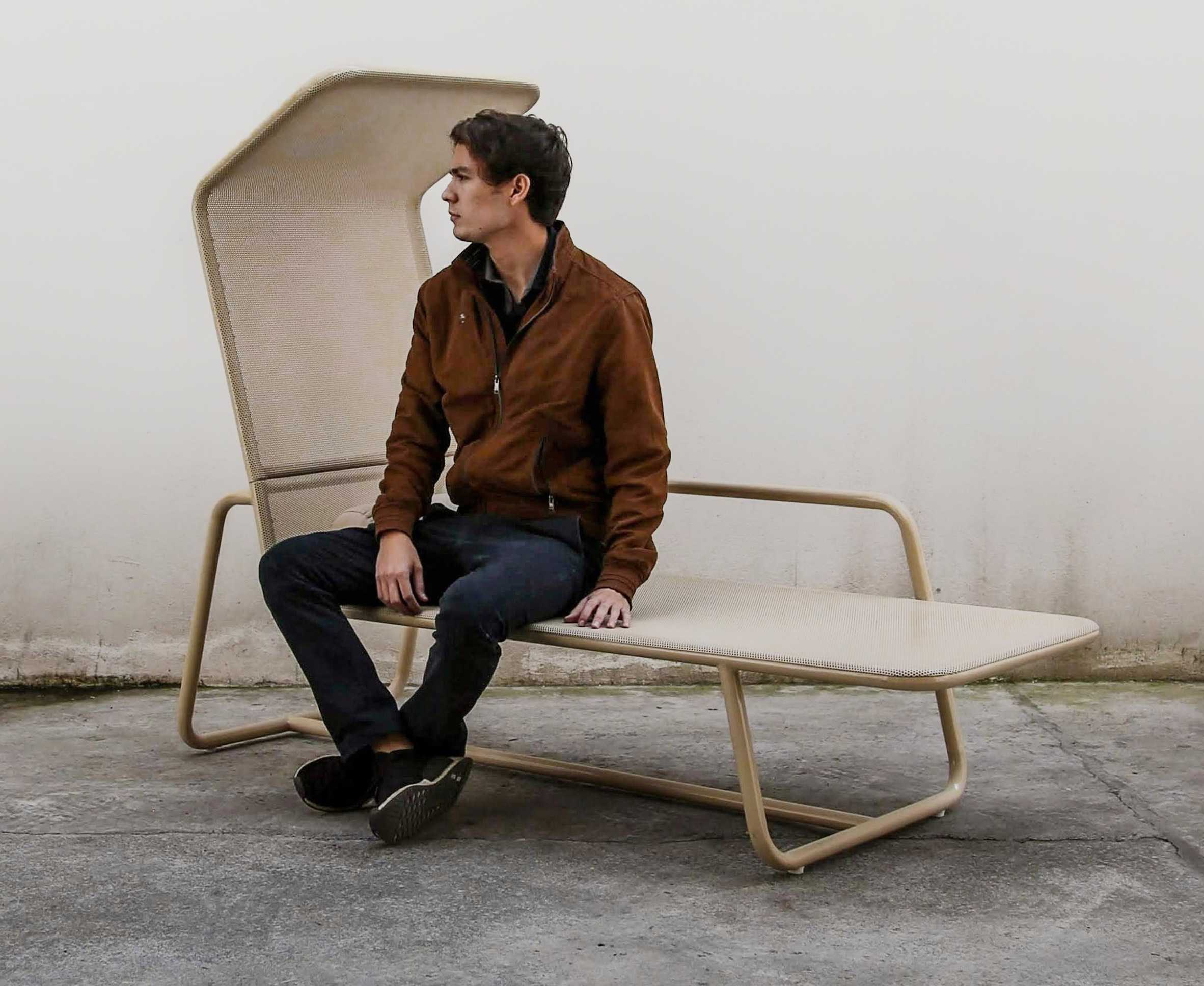 具有简单轮廓的露台家具由Christian Vivanco设计