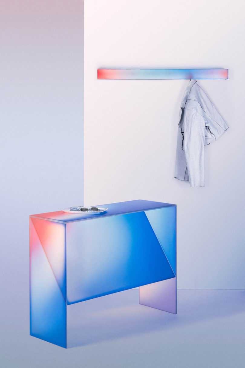 像彩虹一样反射光线的HALO系列家具