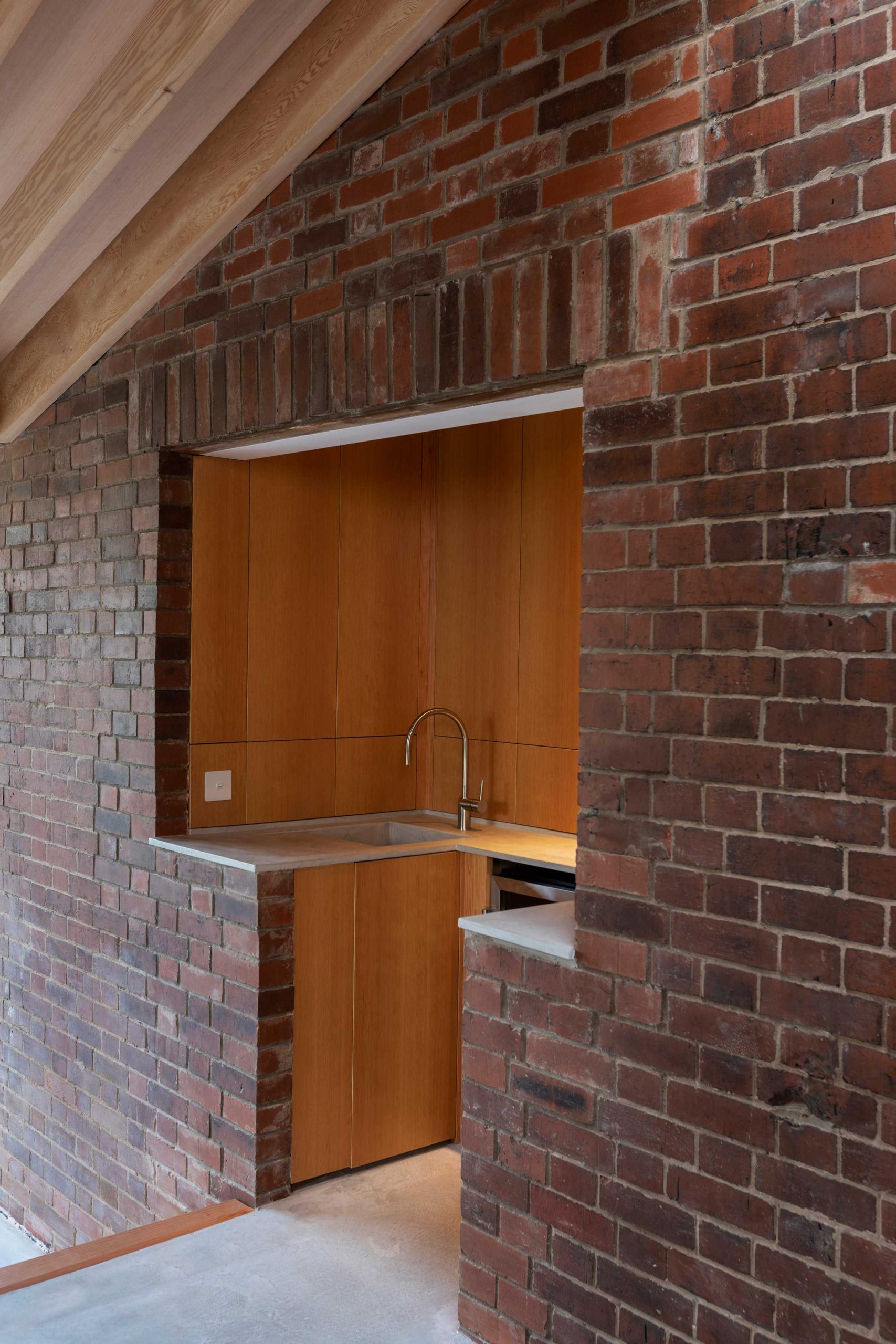 融合了技术和工艺的Flitch房屋