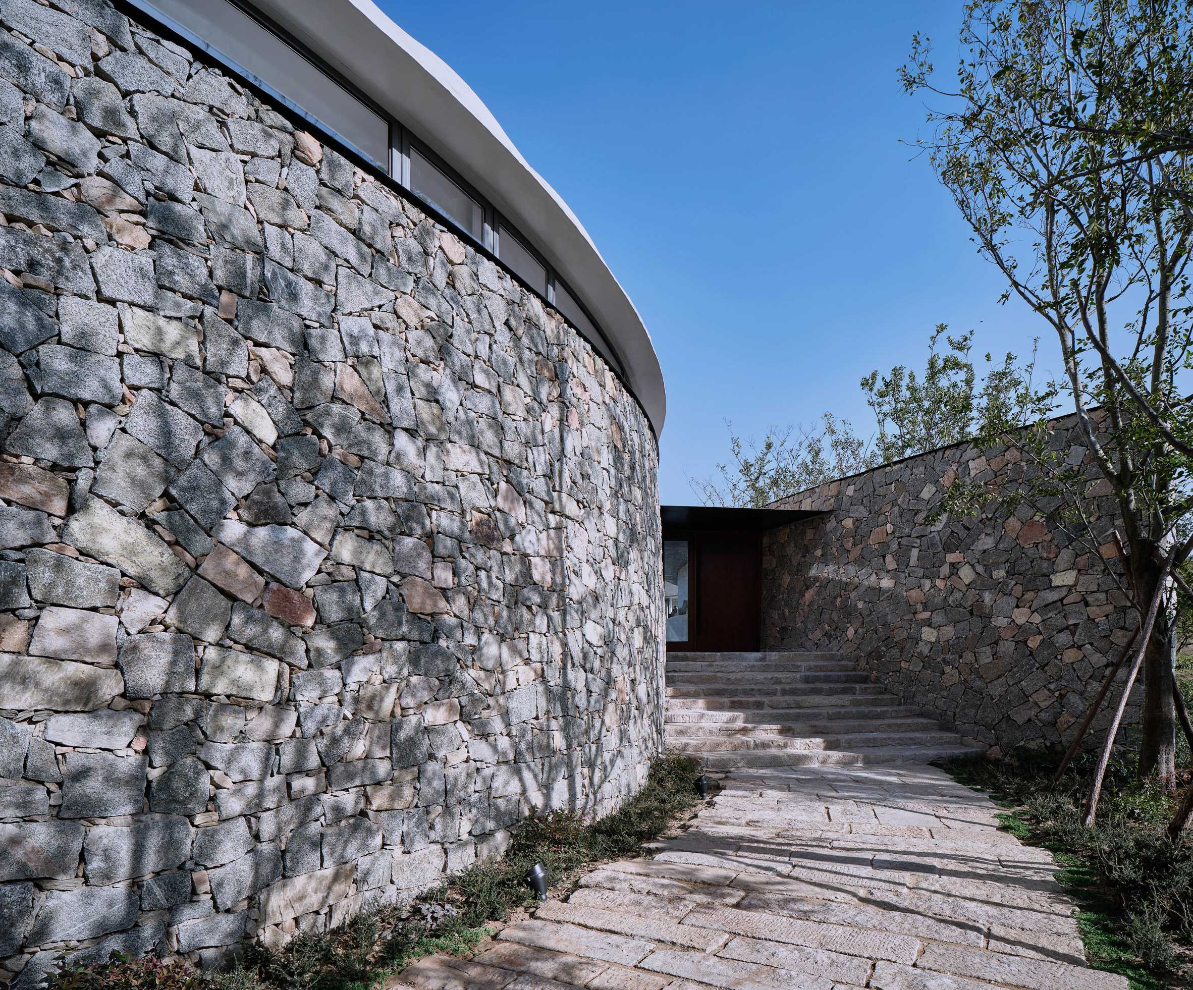 盘旋九女峰山上的“浮云”可欣赏泰山的全景