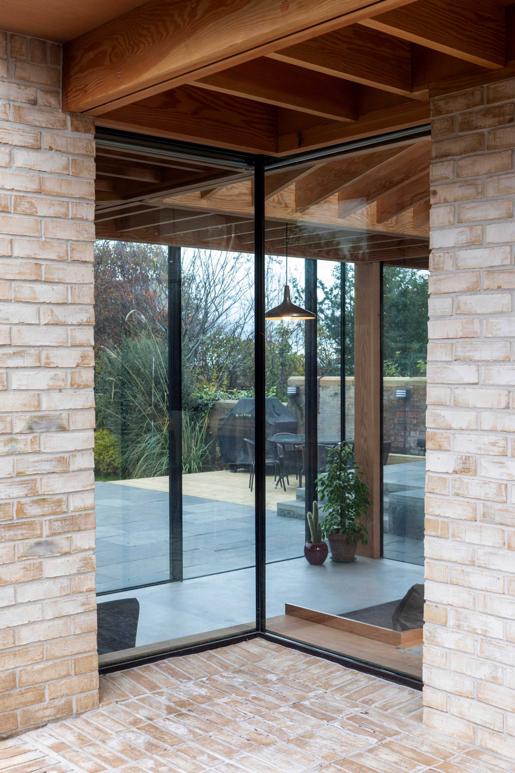 融合了技术和工艺的Flitch房屋