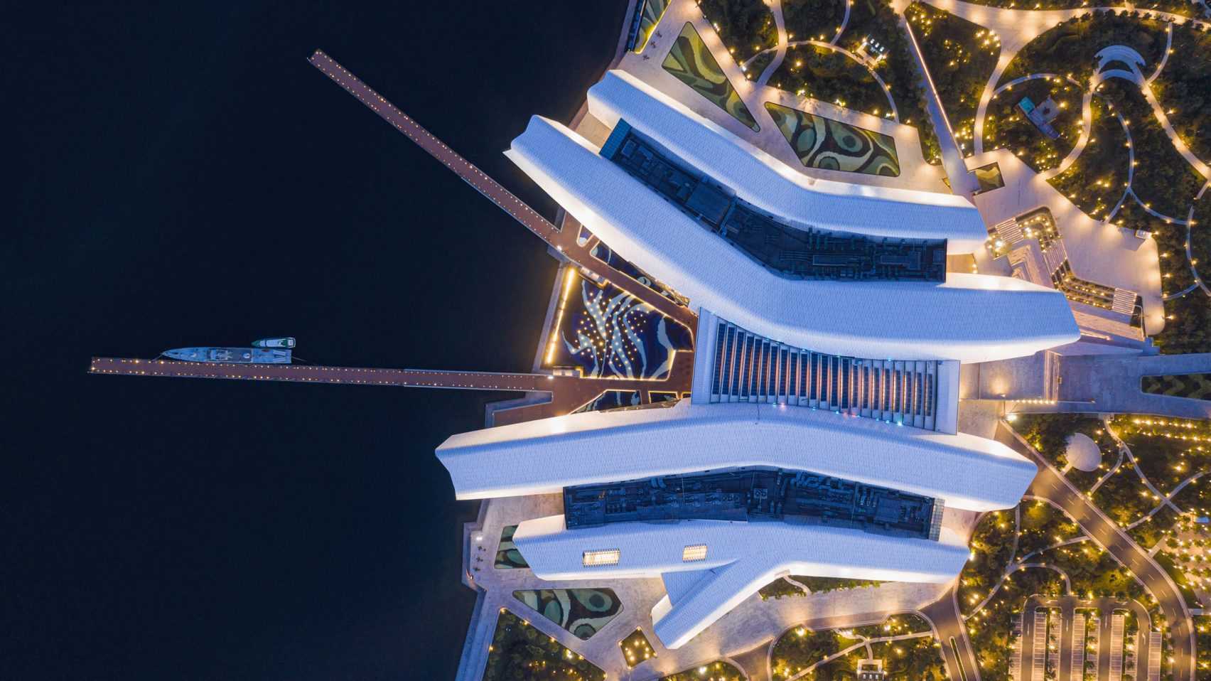 中国国家海事博物馆的船体状屋顶群