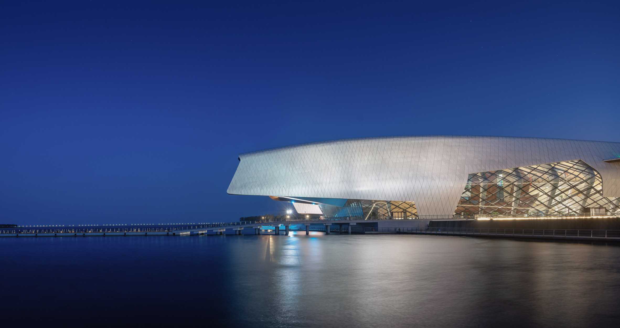 中国国家海事博物馆的船体状屋顶群