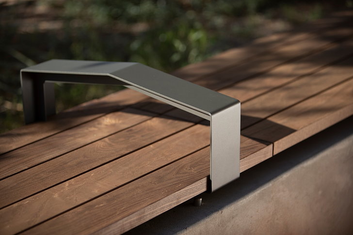 Landscape Forms首次亮相“ Link”户外座椅系统