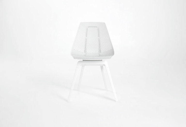 Noho move™椅子由可回收的尼龙绳制成